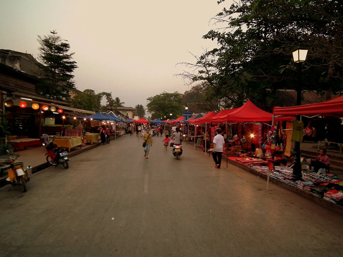MARKET STREET LUANG PRABANG LAOS FEB 2012 (6843433792) – Laos