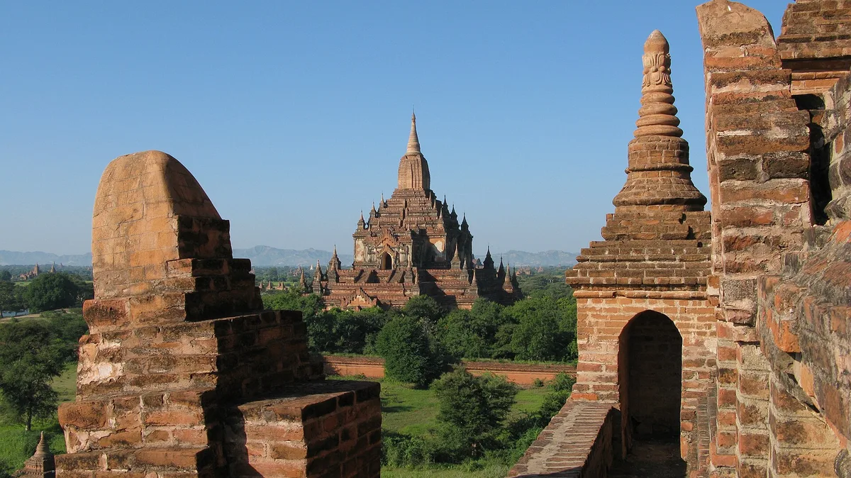 Bagan, Myanmar, Htilominlo Temple and other Buddhist stupas – Myanmar