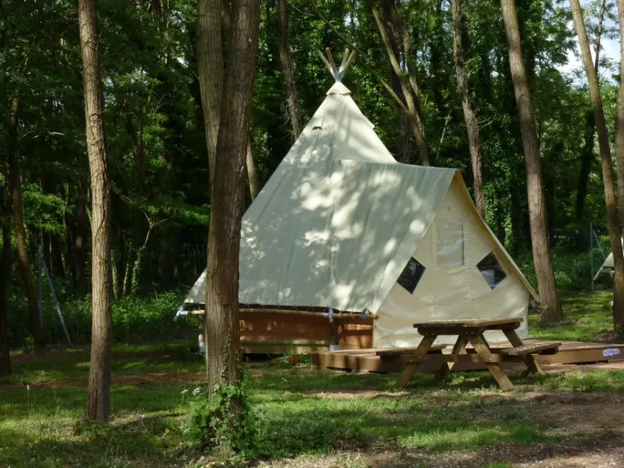 Camping du Lac de Cormoranche – FRANKRIJK – foto 1