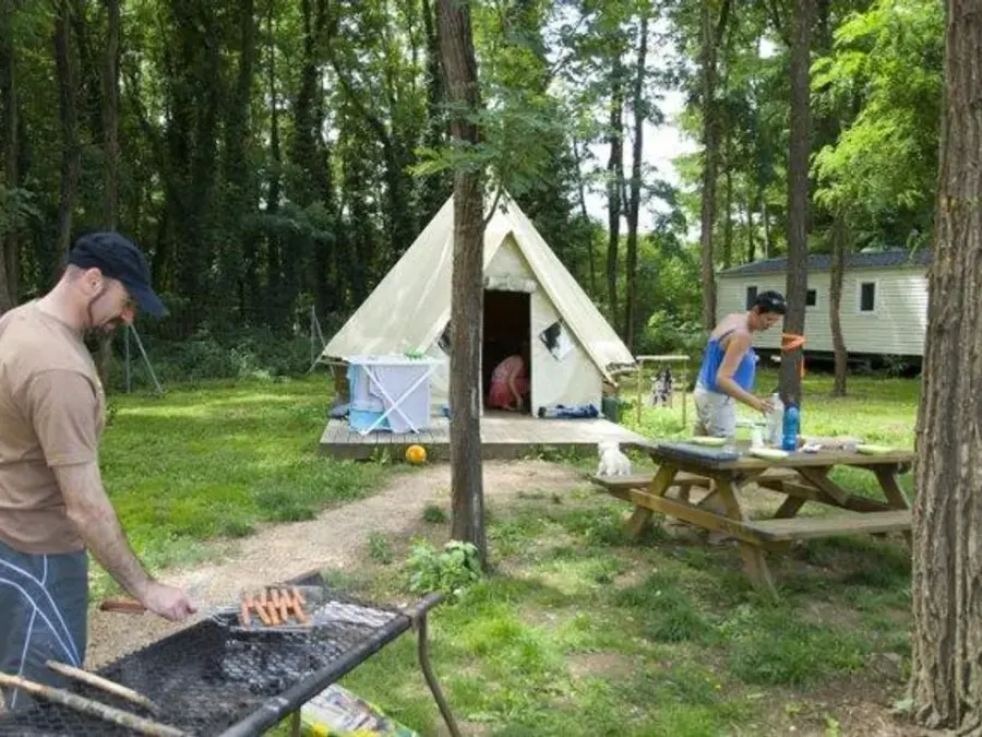 Camping du Lac de Cormoranche – FRANKRIJK – foto 2