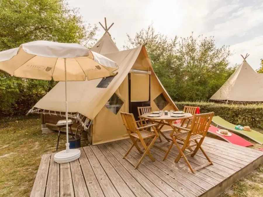 Camping Le Petit Trianon – FRANKRIJK – foto 2