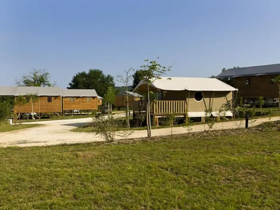 Camping Le Rocher de la Cave – FRANKRIJK – foto 2