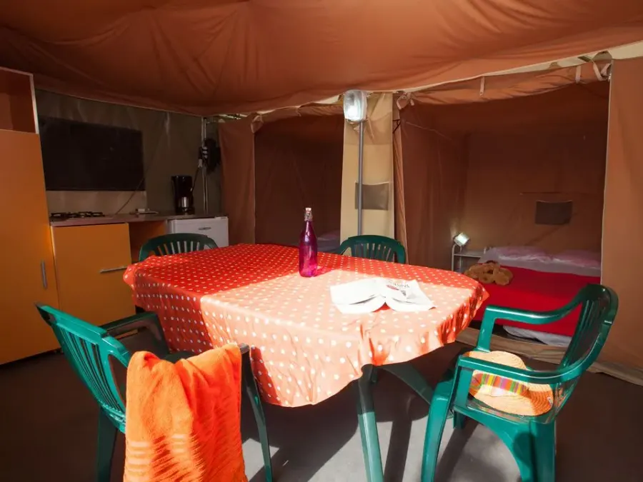 Camping Ushuaïa Villages Les Pins d'Ucel – FRANKRIJK – foto 2