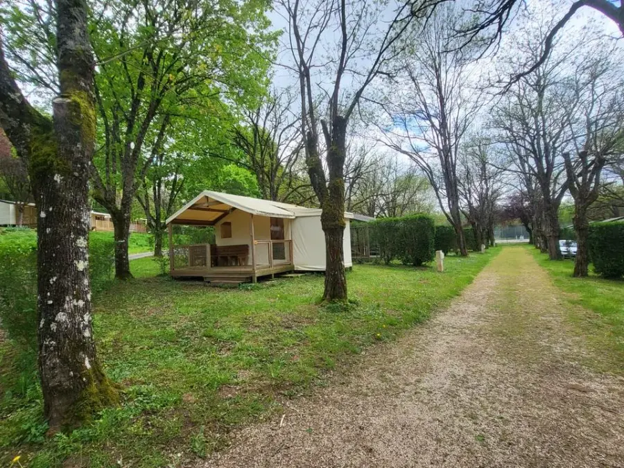 Camping Ushuaïa Villages Rives d'Olt et Aubrac – FRANKRIJK – foto 3