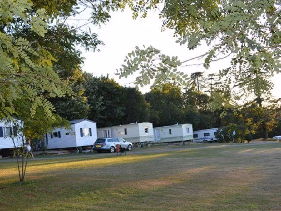 Camping Château de Lacomté – FRANKRIJK