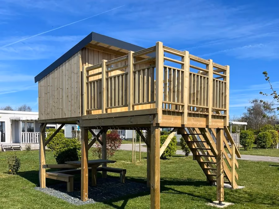 Camping Lizoé - Entre pierres et mer – FRANKRIJK