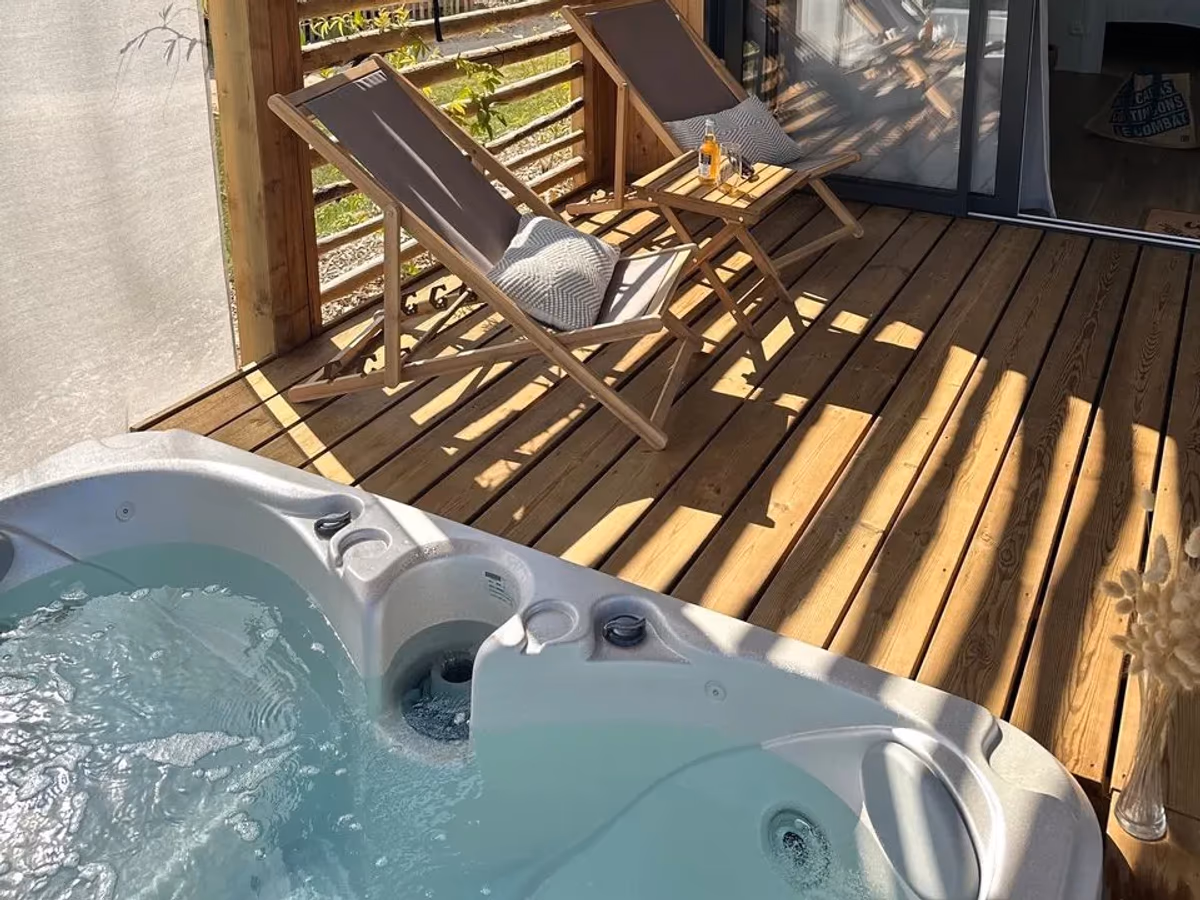 Damona Lodges