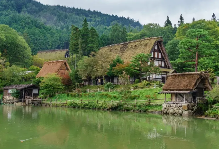 De rieten daken van Shirakawago – Japan – foto 1