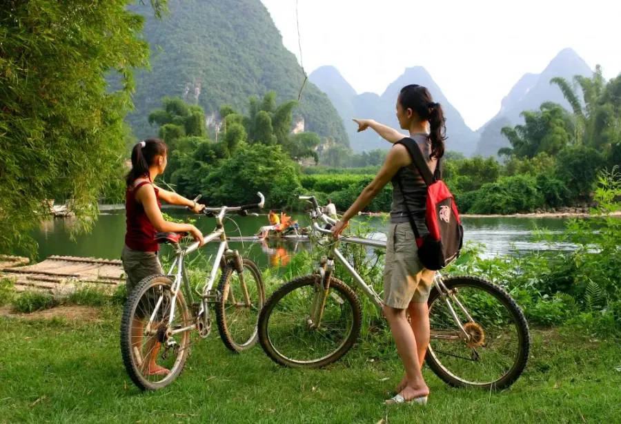 Fietsen in Yangshuo tussen het Karst gebergte – China – foto 1