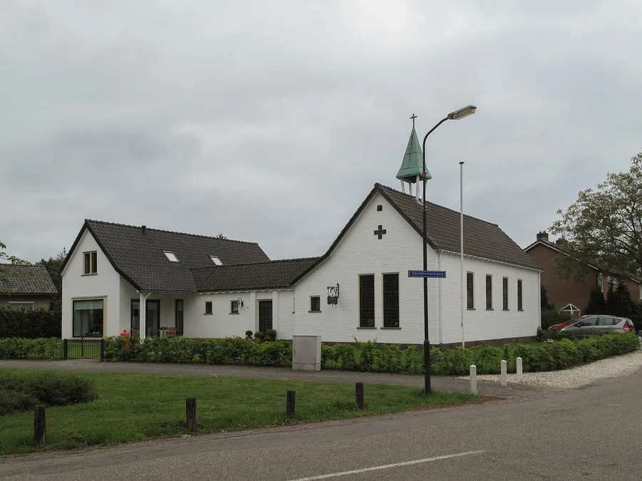 Hoenderloo, andere kerk foto1 2010-05-31 15.11 – Hoenderloo