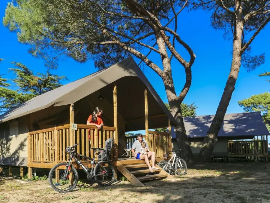 FLOWER Camping Tamarins Plage – FRANKRIJK – foto 1