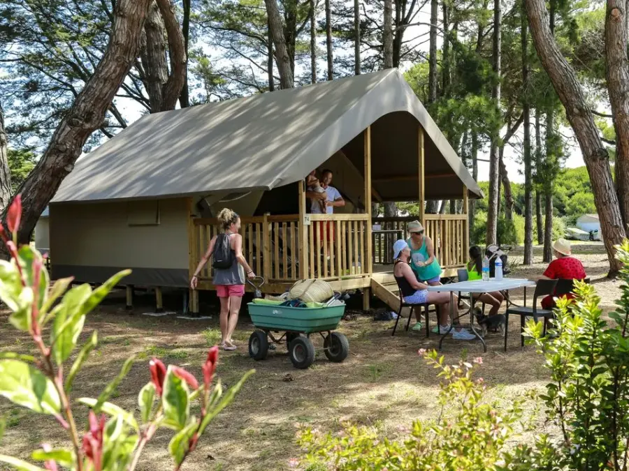 FLOWER Camping Tamarins Plage – FRANKRIJK – foto 2
