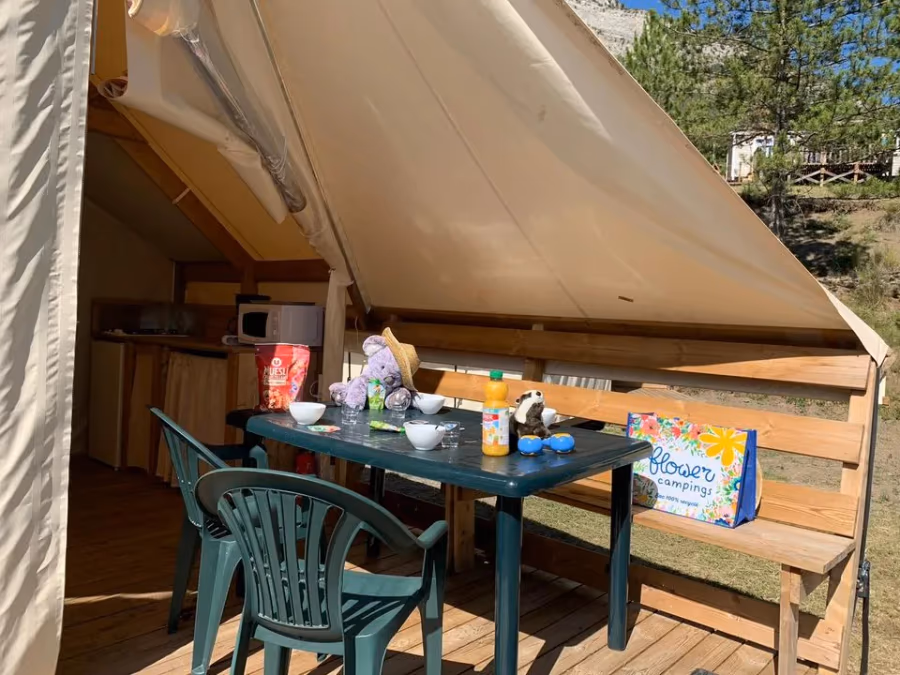 Flower Camping Le Clot du Jay – FRANKRIJK