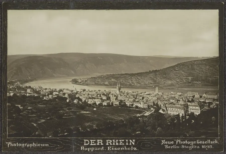 Gezicht op Boppard en de Rijn Der Rhein Boppard. Eisenholz (titel op object), RP-F-F00945-16 – Italië