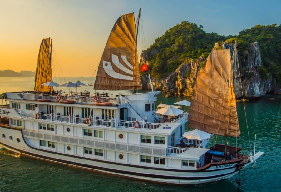 Halong Bay Cruise Superior – Vietnam